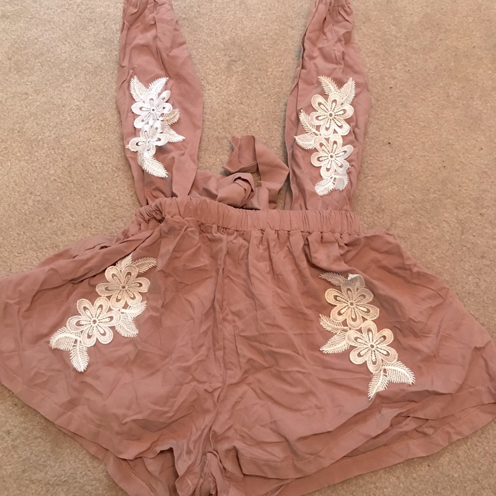 NEW Tan/white romper with tie in back